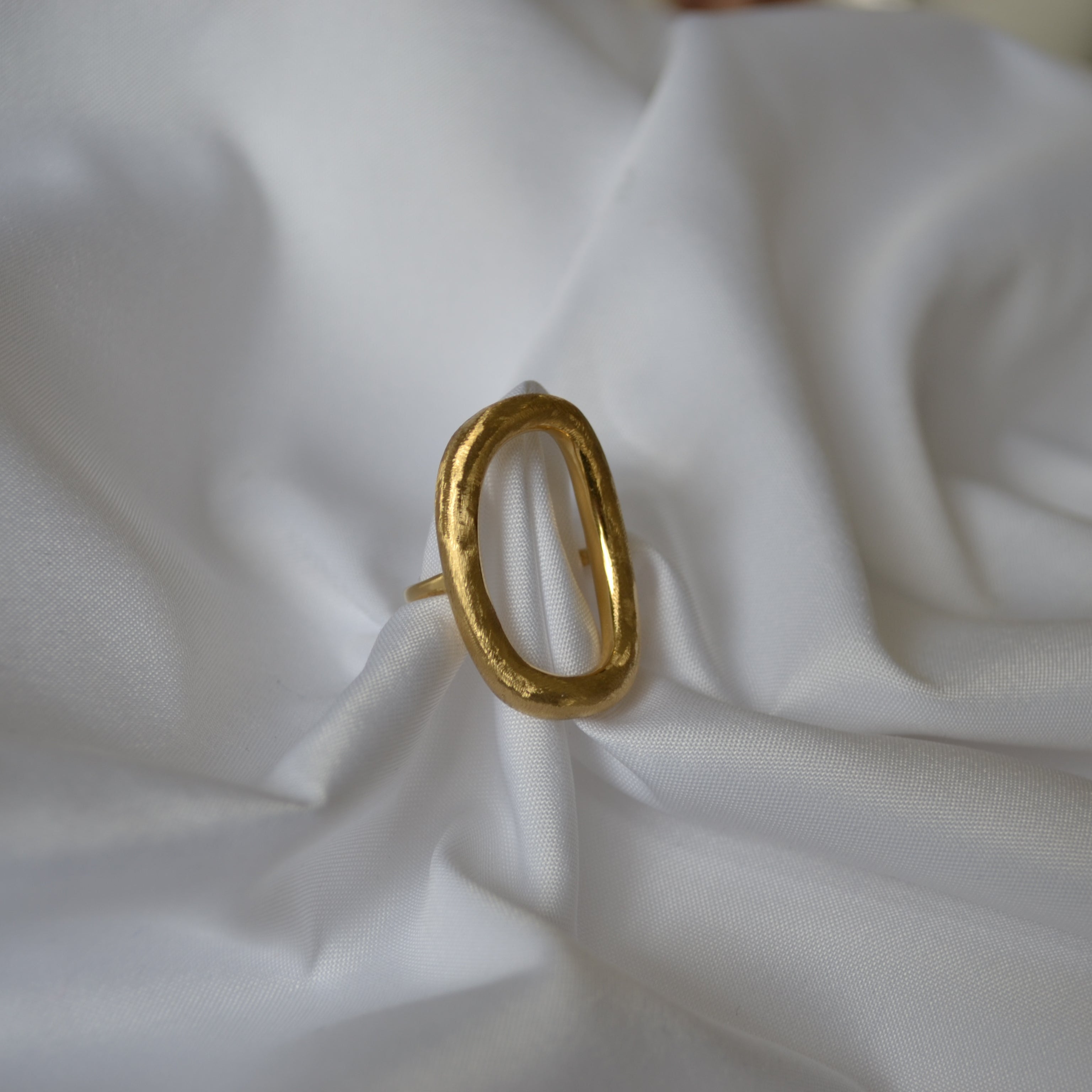Bague ovale — vue principale