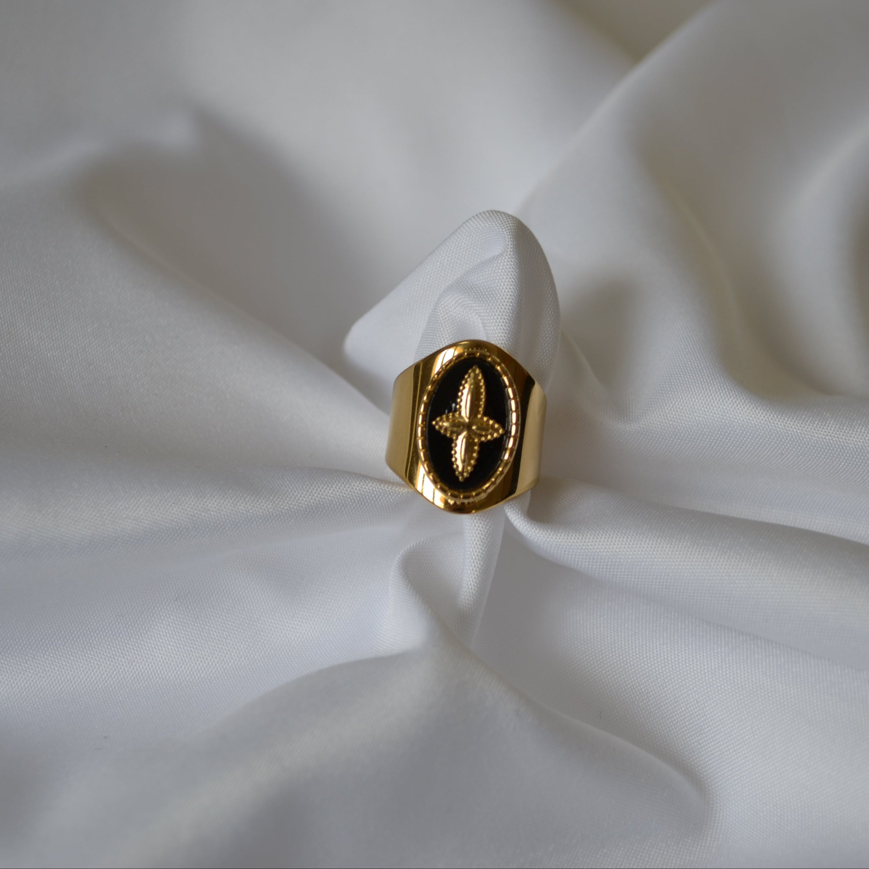 Bague ovale — vue principale