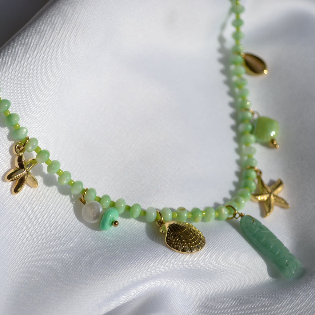 Collier à perle et pendentif — Vert